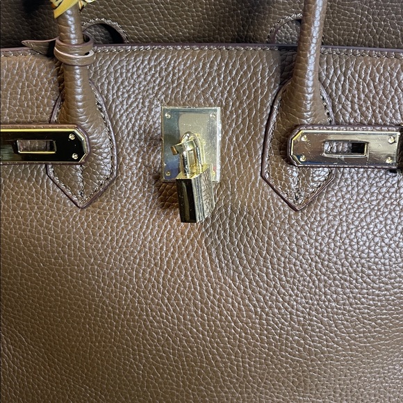 Elegant Brown Handbag - Picture 8 of 8